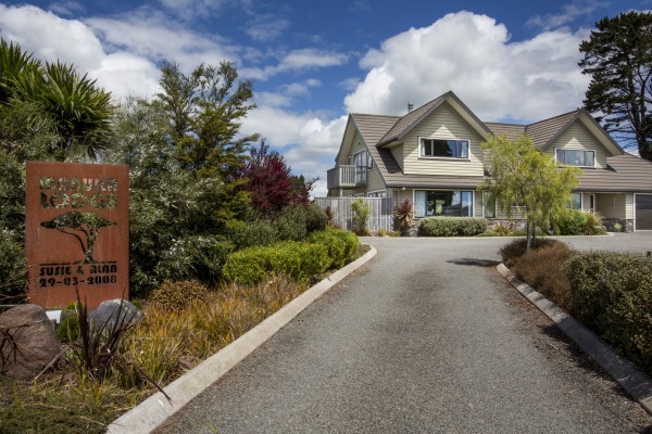 Visit Manuka Lodge